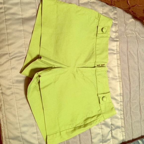 Super cute Banana Republic green cargo shorts - Picture 1 of 3
